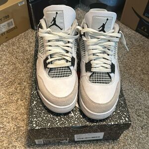 Air Jordan Retro 4